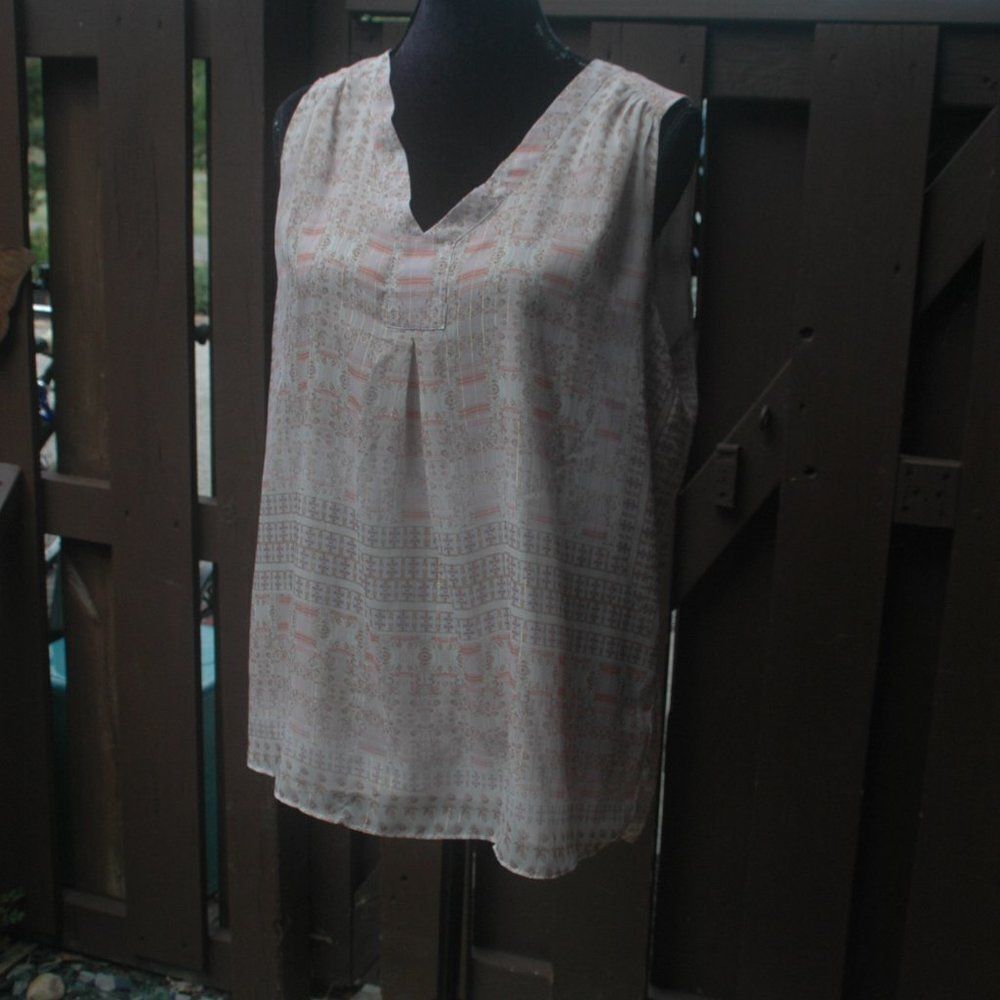 Tabitha Webb L Gold Accent Floral Print V-Neck NEW - Picture 2 of 6